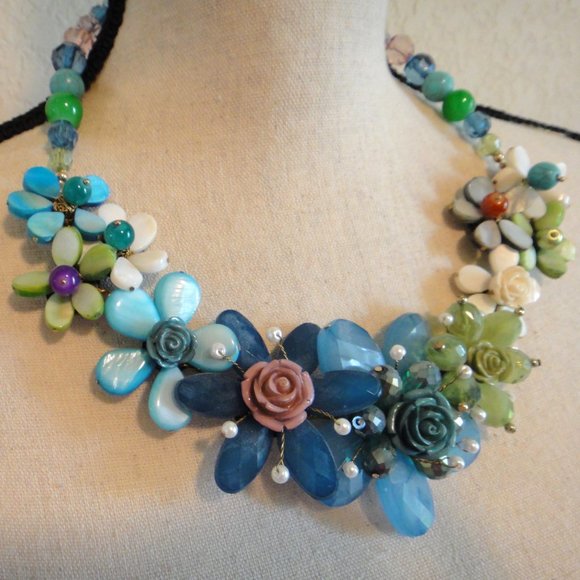 Floral Necklace - Picture 2 of 5